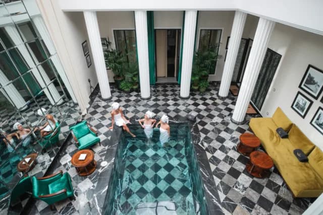 Les Bains Du Lotus · Photo from the venue website
